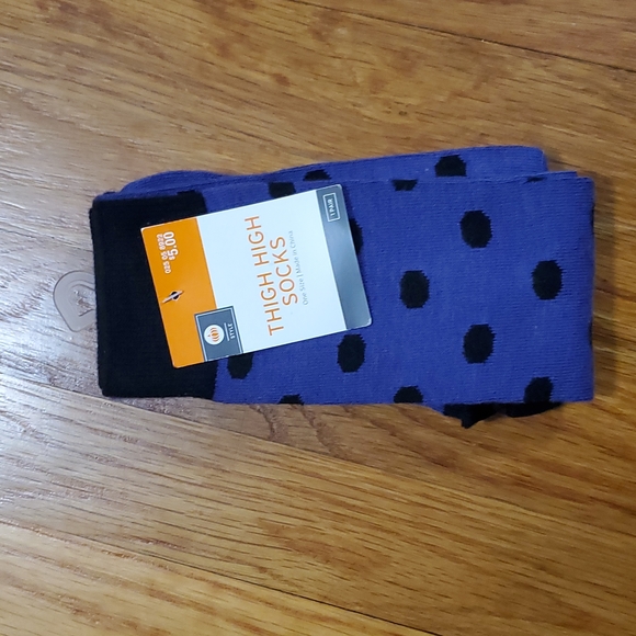 1 Pair of Purple With Black Poka-Dots Thigh High Socks NWT - Picture 1 of 8